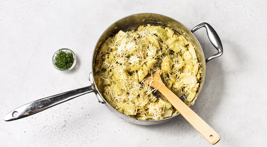 Жареная молодая капуста в яичной заливке