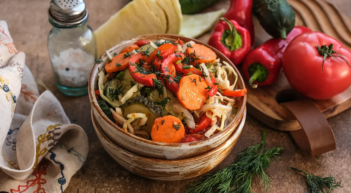 Салат “Кубанский” на зиму с капустой и огурцами