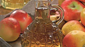 Домашний яблочный уксус с медом и изюмом