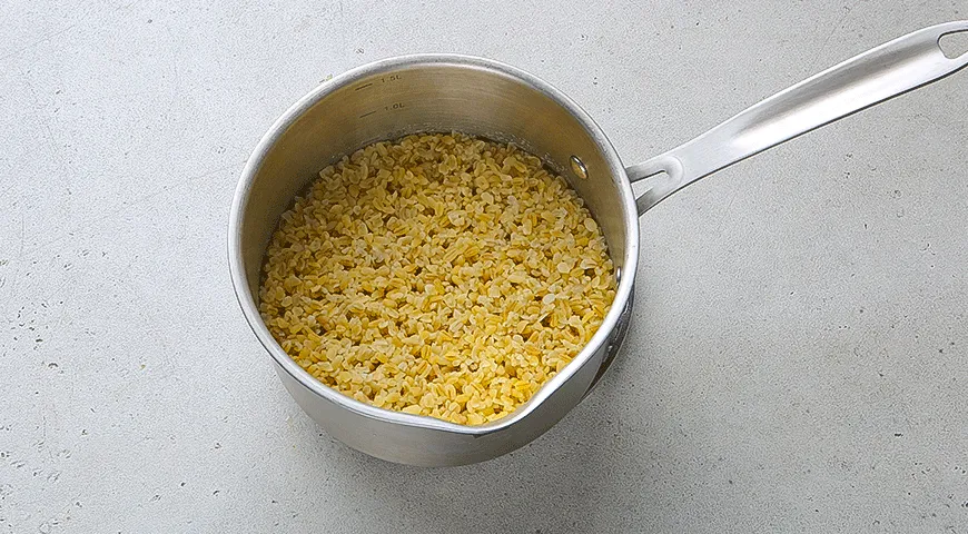 Салат из баклажана с булгуром и халуми