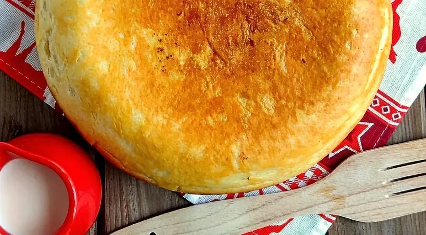 Слоеный пирог с мясом на сковороде 