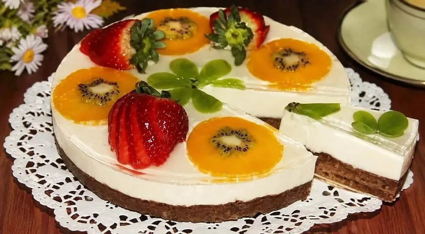 Чизкейк из маскарпоне с киви и фруктами