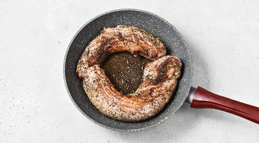 Свинина, запеченная в духовке со сливками