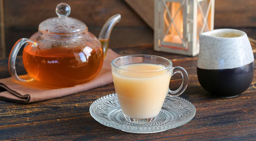 Дуэт чая с молоком - это не просто полезно: у напитка появляется тонкий многогранный аромат