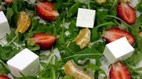Рецепты с овощами, ягодами и рассольными сырами