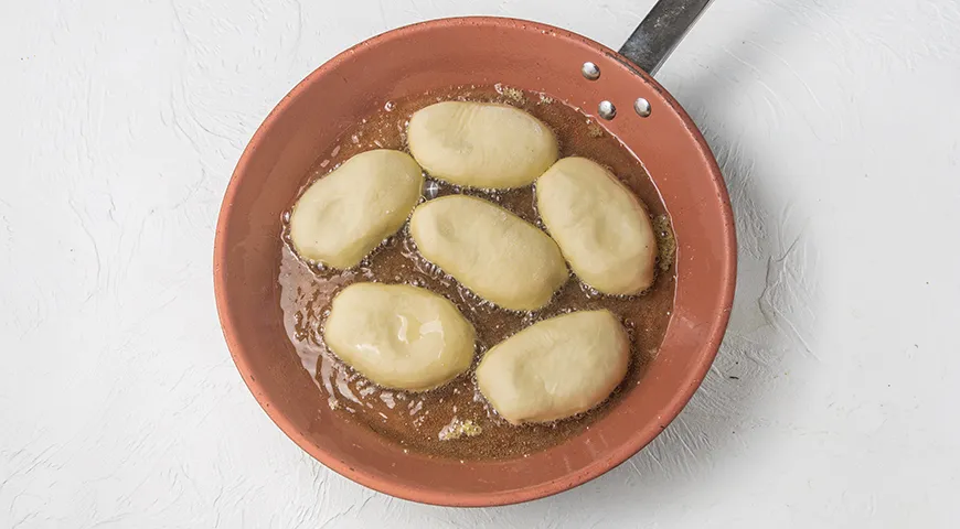 Пирожки со щавелем, жаренные на сковороде