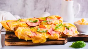 Горячие бутерброды с беконом и сыром в духовке