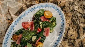 Салат с тунцом конфи