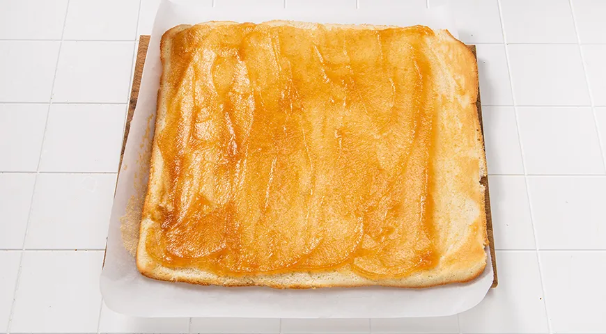 Бисквитный рулет с повидлом