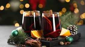 Какие специи не стоит добавлять в глинтвейн? Барный эксперт выделил 2 группы «ошибочных» ингредиентов