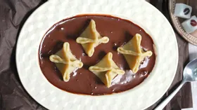 Сладкие фаготтини с шоколадным соусом