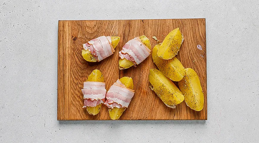 Картофельные дольки в беконе