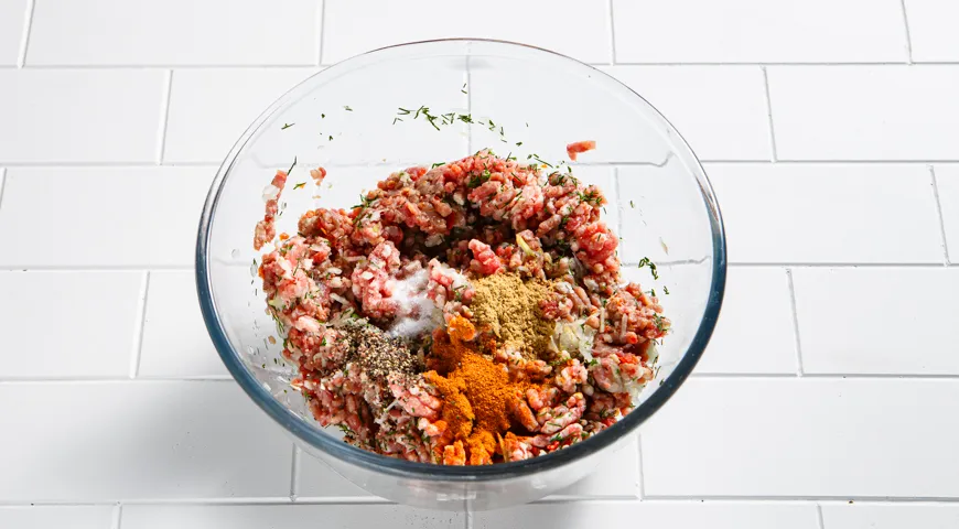 Рулетики из лаваша с фаршем (на сковороде)