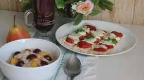 Рецепты с молочной продукцией, ягодами и сыром Моцарелла