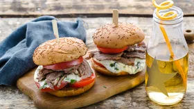Рецепты с мясом, томатами и хлебобулочными изделиями