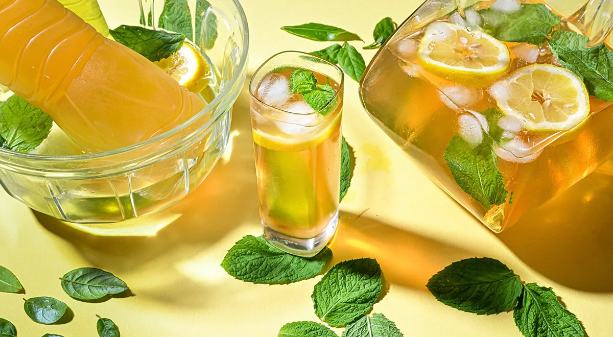 Холодный чай в бутылках