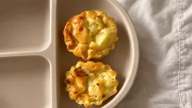 Воздушная шарлотка с яблоком и творожком для малышей