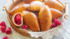 Пирожок с ягодами