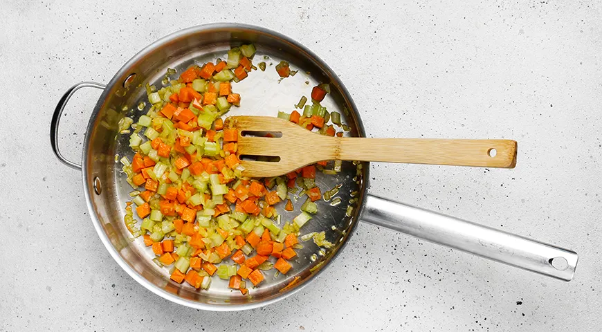 Подливка из фарша на сковороде