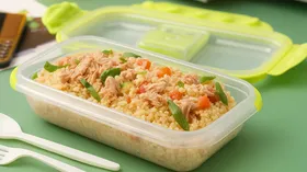 Кускус с тунцом и помидорами