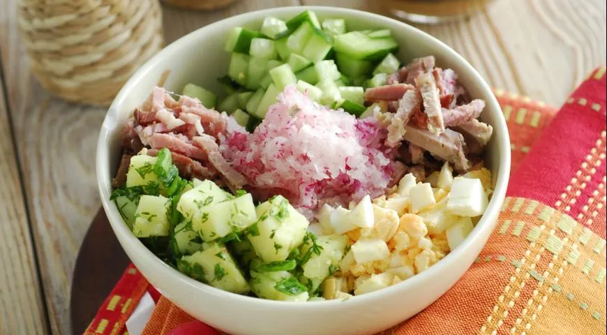 Окрошка мясная на квасе
