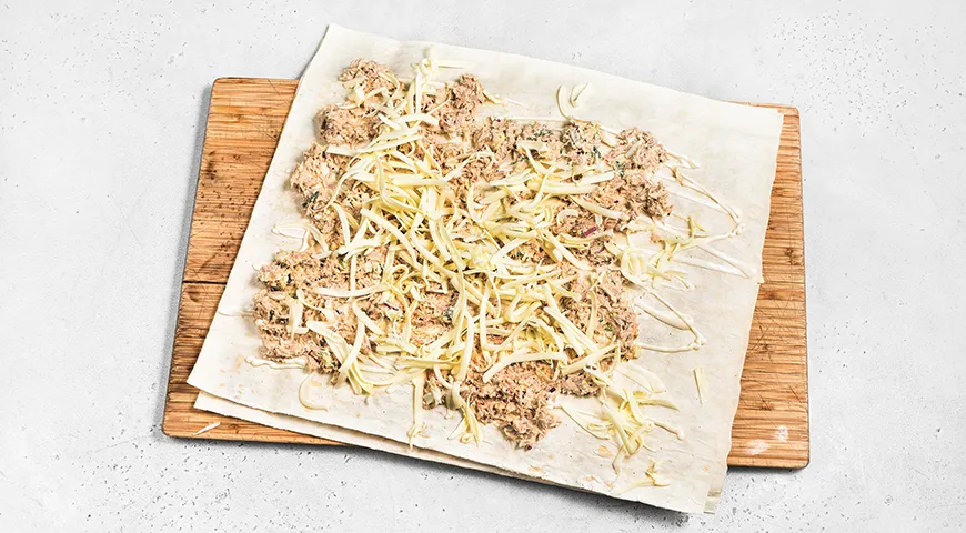 Рулет из лаваша с тунцом и яйцом