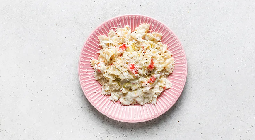Макароны с крабовыми палочками