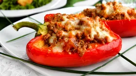 Фаршированный перец фаршем и кус-кусом в духовке