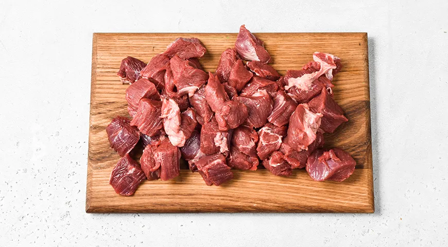 Гуляш из говядины с грибами