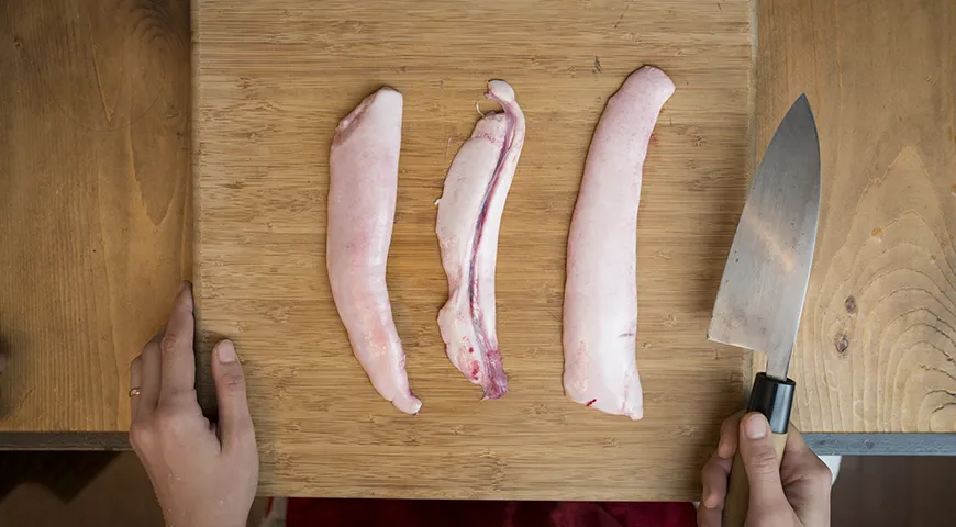 После оттаивания молоки промывают в холодной воде, аккуратно удаляют пленки и кровяные прожилки