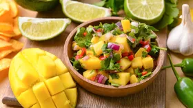 Салат из свежего манго