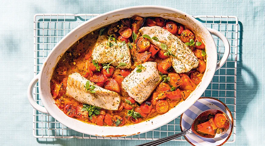 Пряная рыба, запеченная с томатами