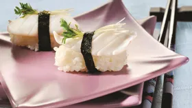 Нигири-суши с кальмаром