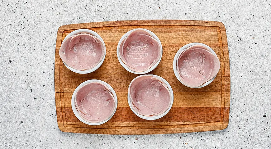 Яичные кексы с ветчиной и овощами