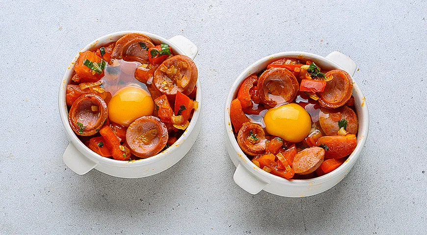 Шакшука с сардельками