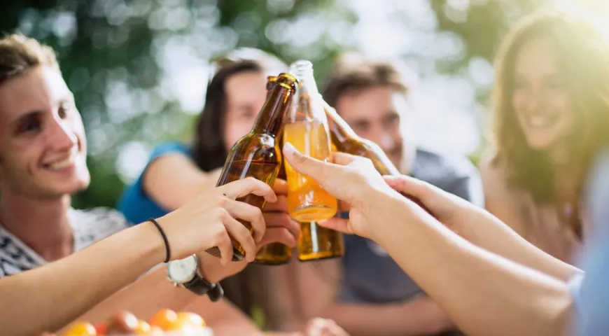 Безалкогольное пиво по вкусу может практически не отличаться от обычного и в то же время не наносит ущерба здоровью 