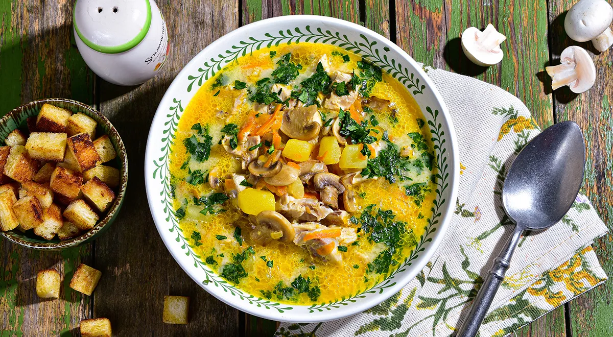 Сырный суп с курицей и грибами