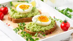 Идеальные яйца в мешочек: как их сварить и подать красиво