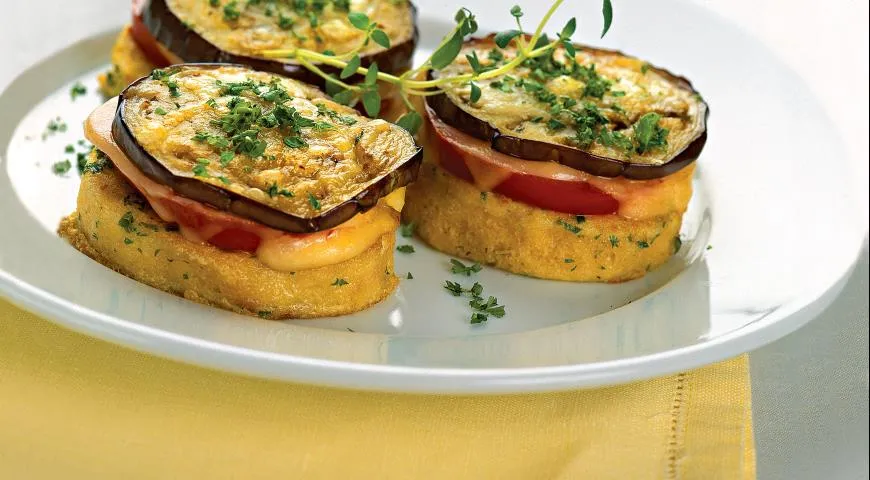 Закуска из баклажанов с помидоров и сыром