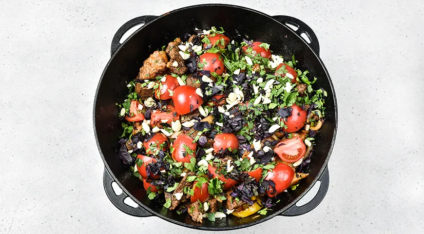 Оджахури в казане на костре