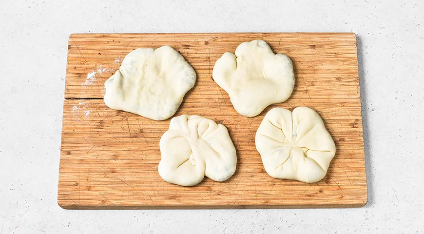 Плацинды с творогом и зеленью