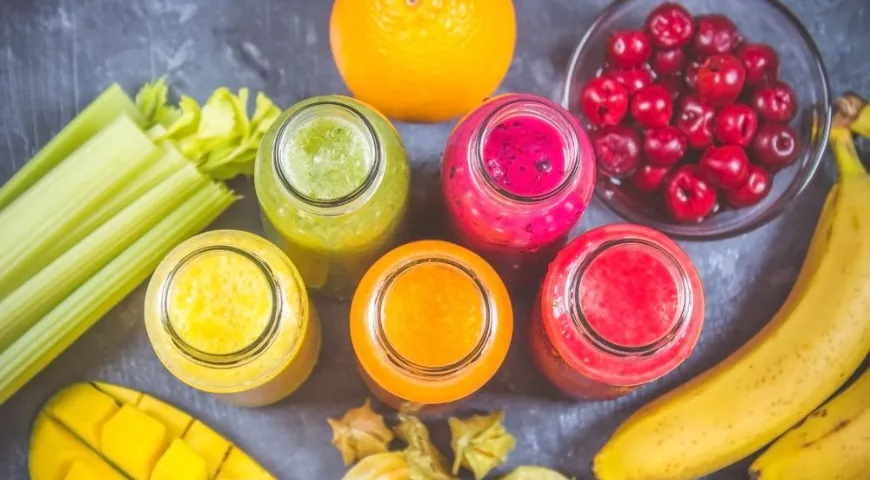 В первой фазе диеты употребляют только смузи плюс небольшие перекусы из разрешенного списка 