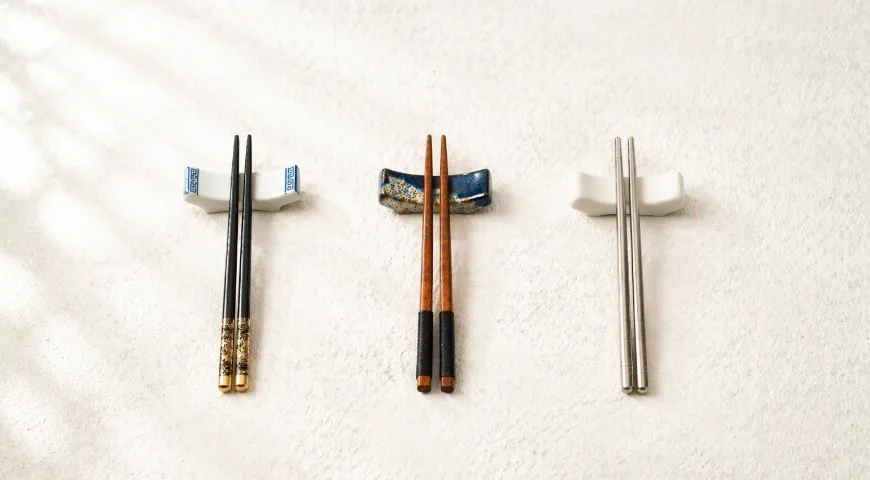 Разные виды палочек (куайзцы, хаси и чотгарак)