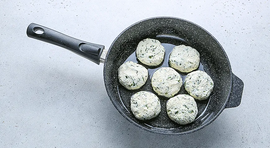Сырники с зеленью и адыгейским сыром