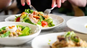 Секрет долгожителей: как простая привычка помогает контролировать вес