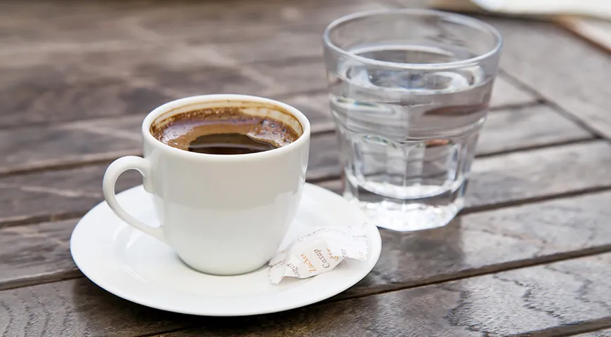 Кофе мешает усвоению микроэлементов и витаминов, поэтому рекомендуется разнести их по времени