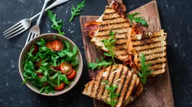 Как яичницу моментально превратить в сэндвич 