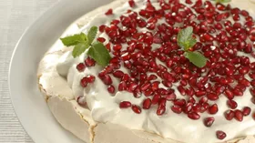 Десерты с гранатом: подборка рецептов