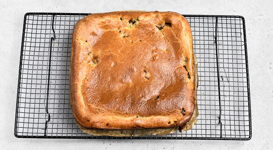Заливной пирог с фаршем, капустой и грибами