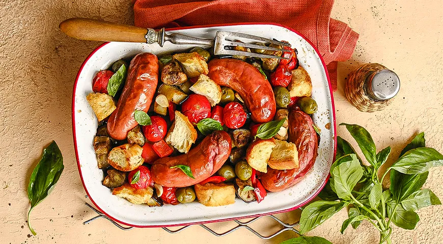 Летнее рагу с сардельками